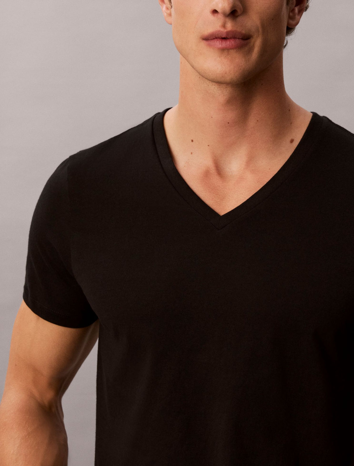 Calvin Klein Cotton Classics 5-Pack Classic Fit V-Neck T-Shirt