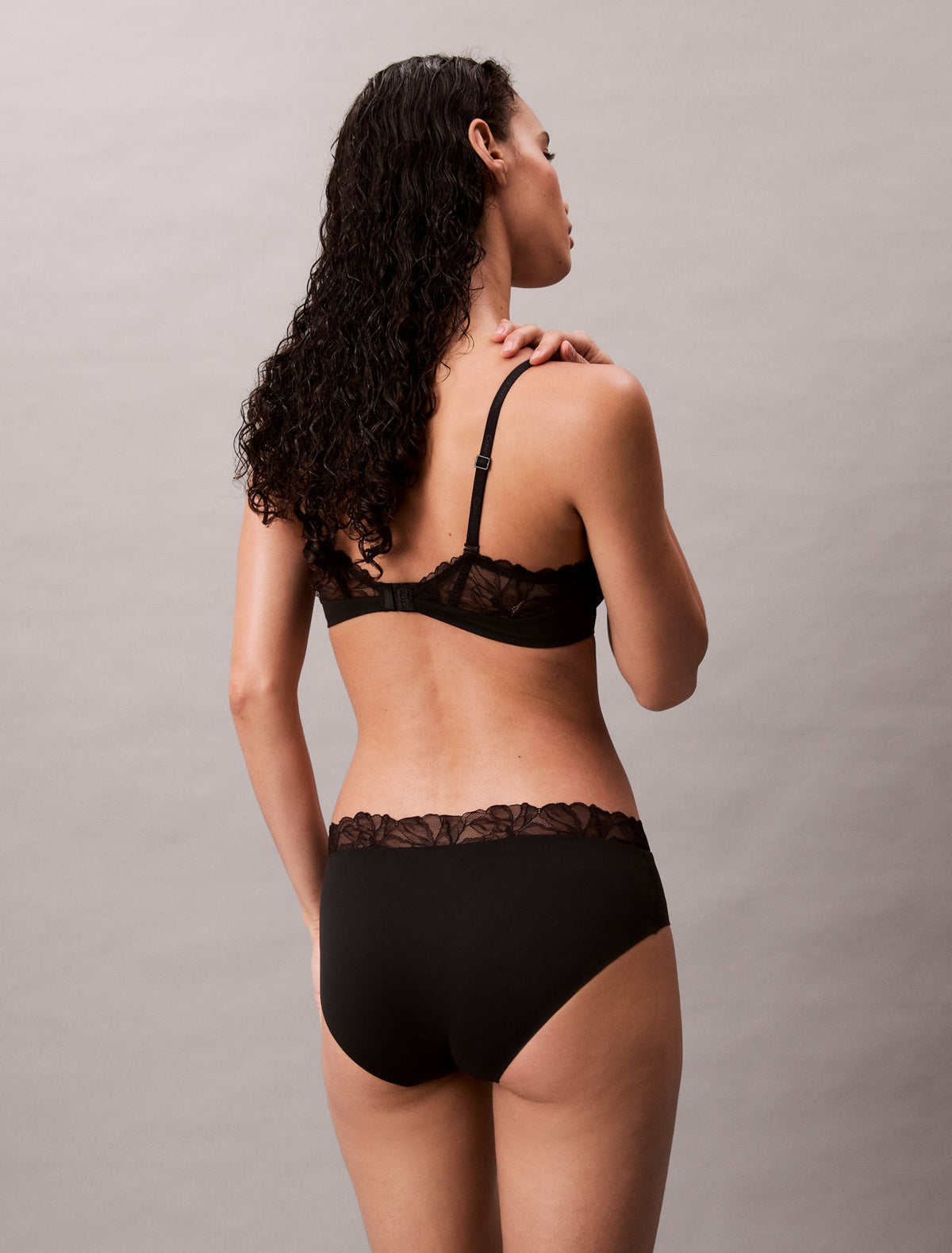 Calvin Klein Perfectly Fit Lace Lightly Lined Full Coverage Bra