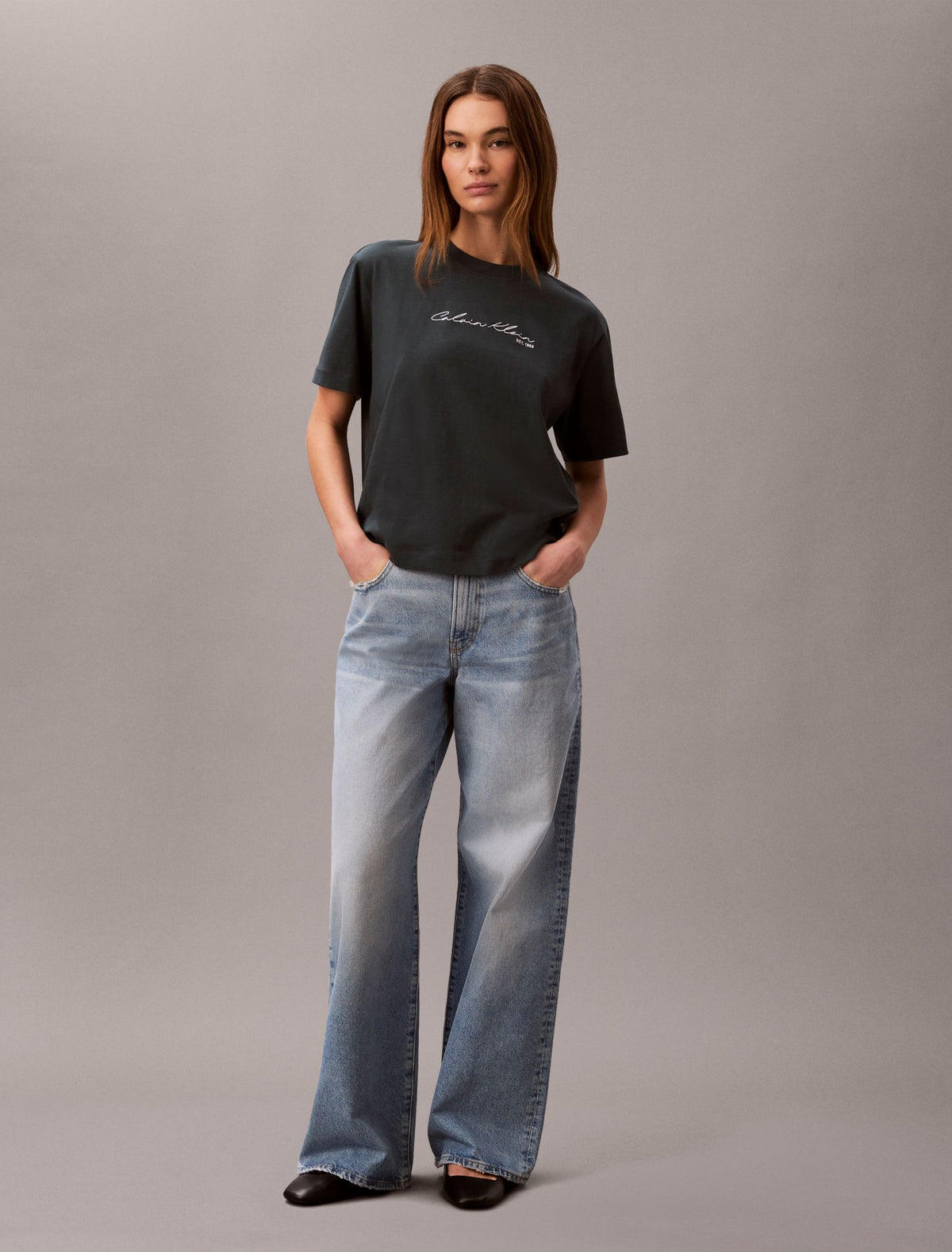 Calvin Klein Script Logo Graphic Boxy T-Shirt