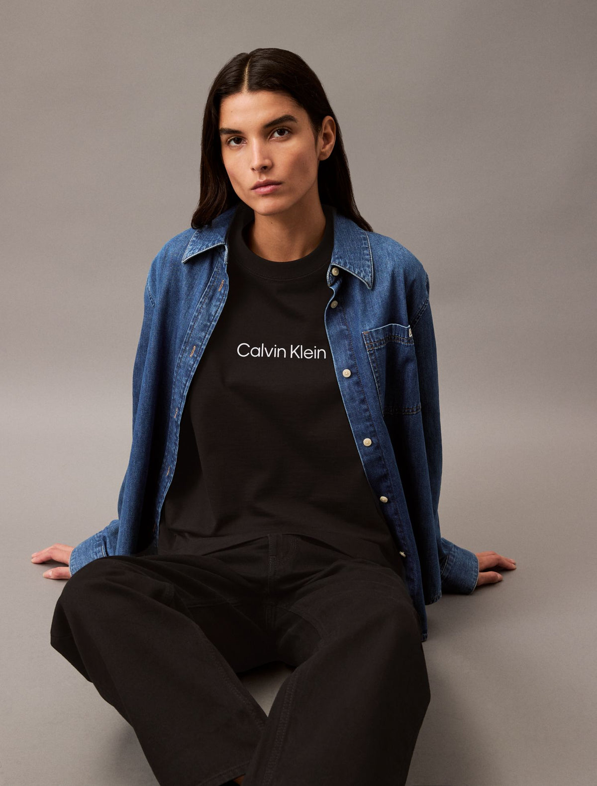 Calvin Klein Standard Logo Boxy Fit Crewneck T-Shirt